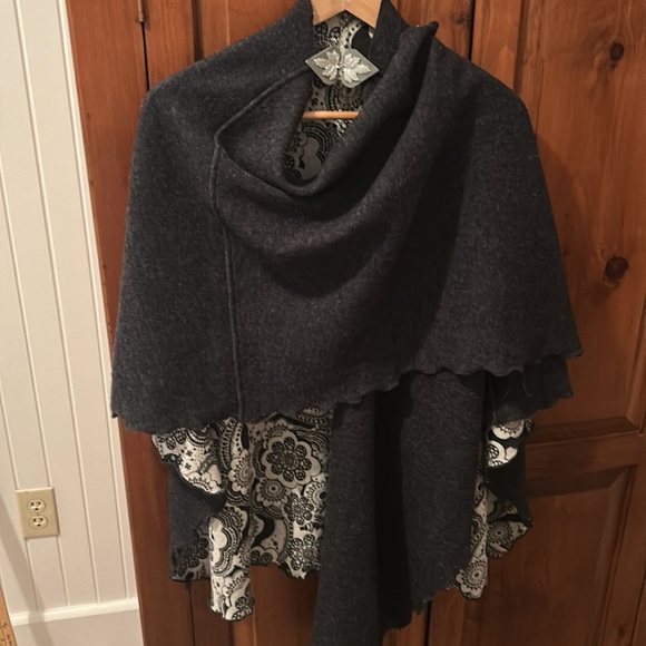 Reversible Shawl Wrap - Picture 7 of 7